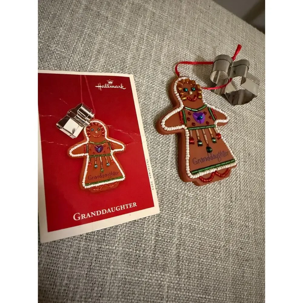 🎄2003 Hallmark Keepsake Granddaughter Gingerbread Girl w/ Metal Cookie Cutter